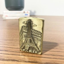 Briquet vintage Paris en relief – Tour Eiffel & Arc de Triomphe