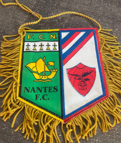 Petit fanion fc nantes v - petit, ))