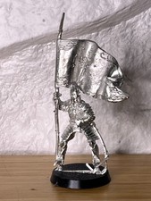 MESBG Figurine Porte-Bannière