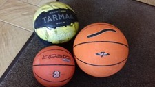 Lot de trois ballons de basket