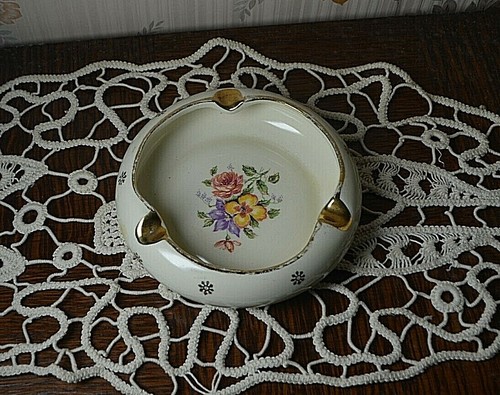 Ancien cendrier decor - ancien,