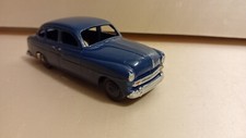Ford Vedette bleue repeinte  -