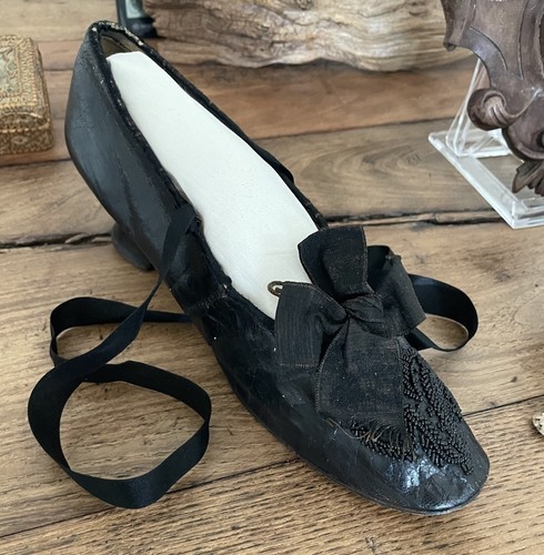 Une chaussure bal cuir - une,