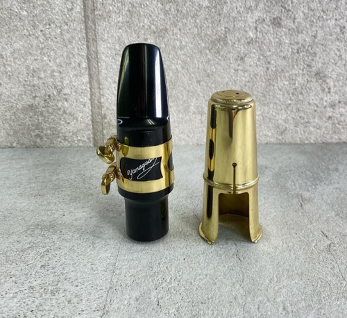 Embouchure saxophone - embouchure,