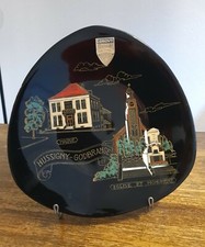 ASSIETTE EN EMAUX DE LONGWY GRAND FEU VILLE HUSSIGNY -GODBRANGE .