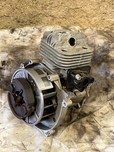 Moteur débrousailleuse