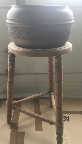 Chaudron cuivre sur trépied