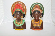 Paire de statue jeune femmes indonésienne en teck  BALI