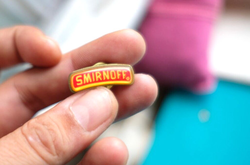 Pin alcool vodka smirnoff - pin's,
