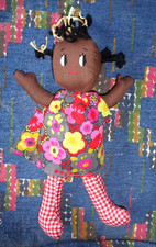 IB/  PELUCHE MON DOUDOU POUPEE ILE MAURICE ROBE FLEUR ROUGE JAUNE 30 CM TBE