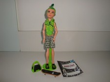 POUPEE MONSTER HIGH DEUCE GORDON RARE AVEC SON SAC ET SON SKATE