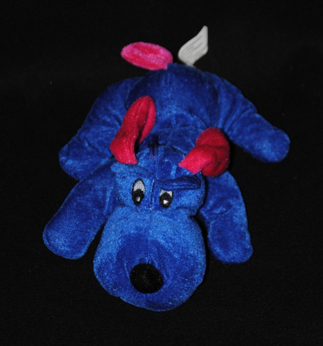 Peluche doudou chien couché
