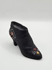 Just The Right Shoe Queen Of