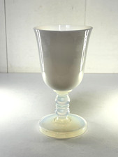 VERRE TULIPE EN CRISTAL DE SÈVRES OPALINE OPALESCENT XXème