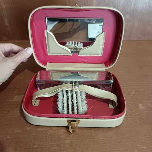 Ancienne trousse toilette - de,