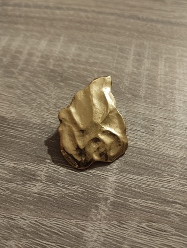 Pin yves saint - pin’s,