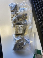 Lot de 41 borniers de terre