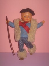 Poupée folklorique vintage