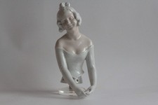 Grande Demi figurine