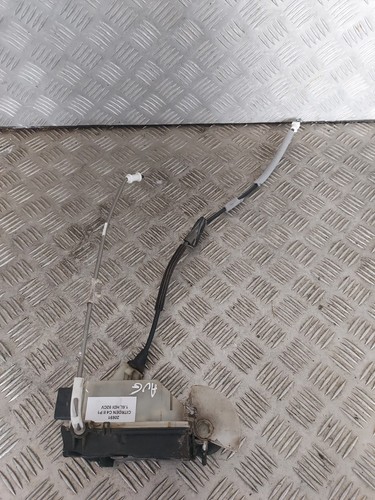Serrure fermeture porte avant