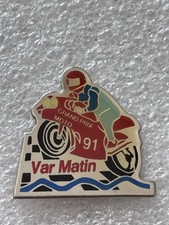 pin's moto Race Course GP Grand Prix Drapeau Damier 91 Var Matin Red Rouge