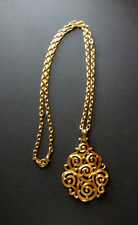 CROWN TRIFARI Gold Tone