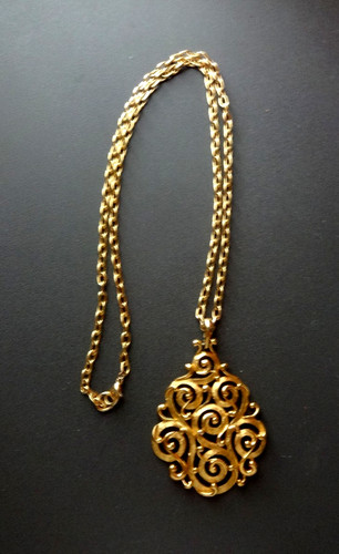 Crown trifari gold - crown, tone