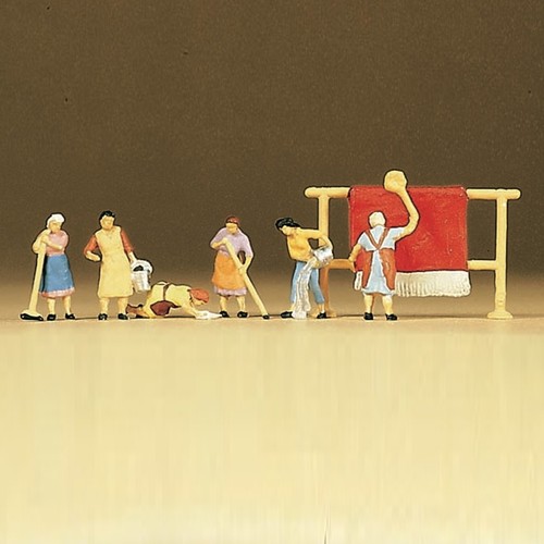 Femmes faisant ménage - femmes,