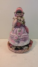 POUPEE PORCELAINE Musicale