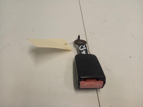 Attache ceinture arriere droit