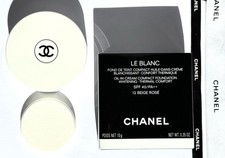 Fond de teint compact huile-en-crème Chanel Le Blanc blanchissant n° 12 Beige...