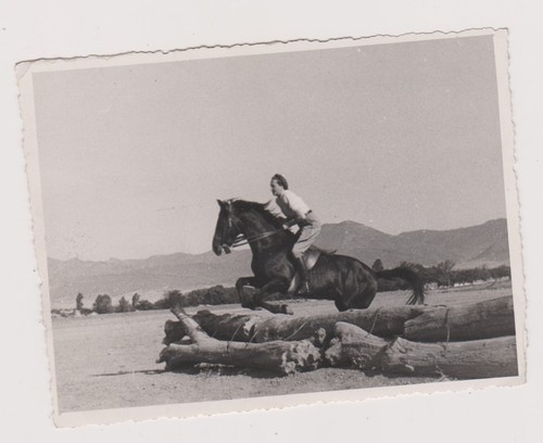 Photo rare femme cavalière