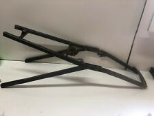 UN BERCEAU ARRIERE BOUCLE DE