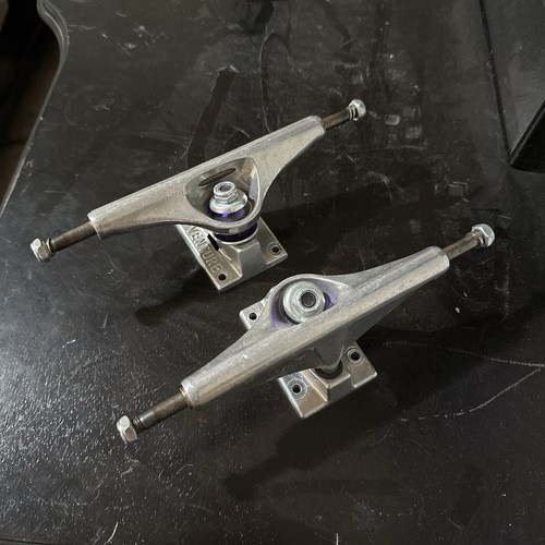Venture skateboard trucks - venture,