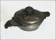 ECUELLE A OREILLETTES EN ETAIN  "PURE "    AVEC SON COUVERCLE