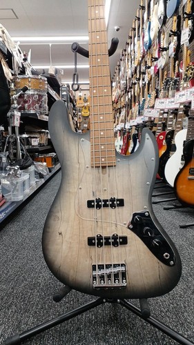 Guitare basse électrique