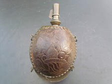 POIRE A POUDRE EN NOIX DE COCO SCULPTEE ORIGINAL