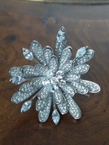 Spectaculaire bague fleur avec