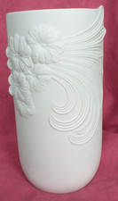 Superbe ancien vase en porcelaine allemande biscuit signé kaiser Parfait état