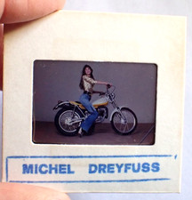 JANE BIRKIN SUR UNE MOTO