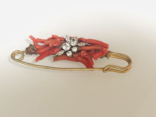 Broche artdeco ancienne corail