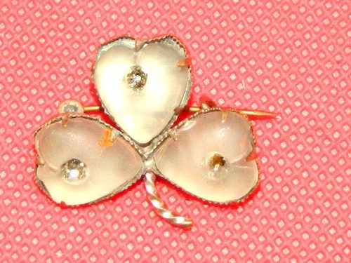 Jolie broche trèfle - jolie,