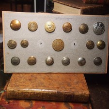 LOT  de 17 BOUTONS MILITAIRE