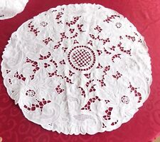 NAPPERON BRODE MAIN RICHELIEU ROYAL  SUR LIN 50CM  BLANC***