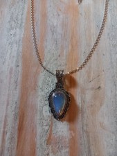 Collier pendentif pierre bleue
