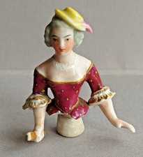 Miniature ancienne  Buste de femme à l’éventail en porcelaine peinte 7 cm
