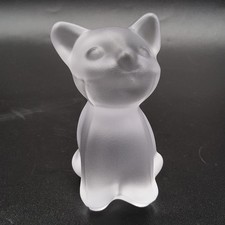 Sculpture figurine chat assis en cristal moulé dépoli signé Sèvres Design XXème