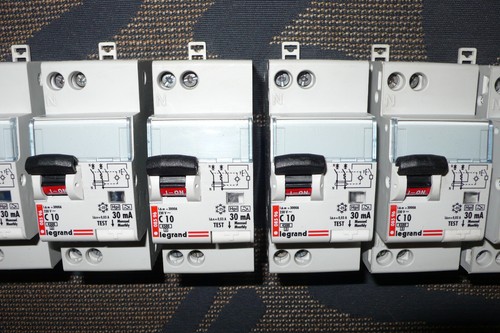 Disjoncteur differentiel 10a - disjoncteur,