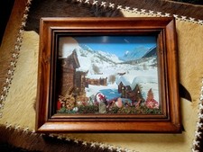 CADRE VITRINE BOIS PAYSAGE MONTAGNE CHALET NEIGE RELIEF FLEURS SÉCHÉES PLANTES