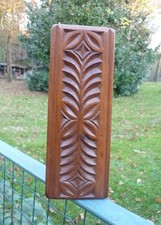 Coffin en bois sculpté